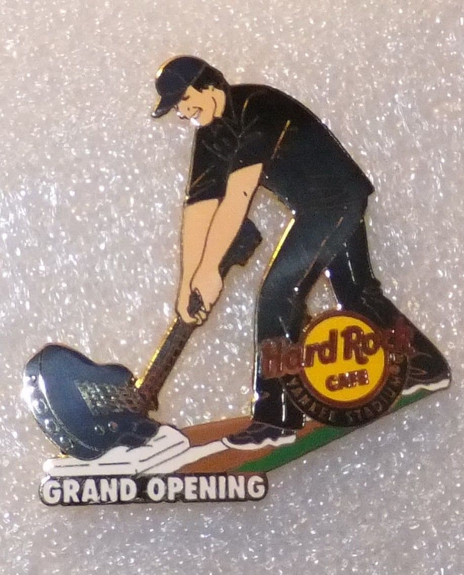 INAUGURAL SEASON HARD ROCK CAFE GRAND OPENING PIN YANKEE STADIUM 2009 NEW YORK