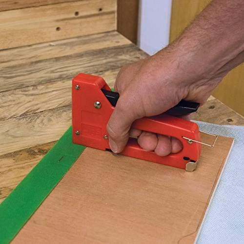 Task 944989 Gun & 100 Staples 4-8mm, Red, 1-Pack