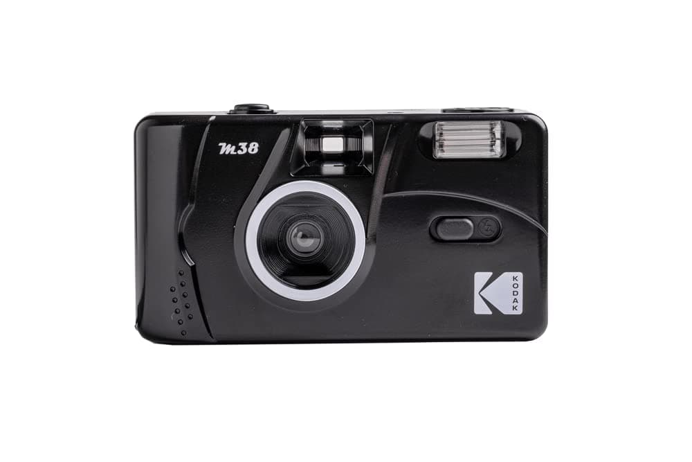 KODAK DA00243 - KODAK M38-35mm Reusable Camera, Lens, Built-in Flash, AA Battery - Black