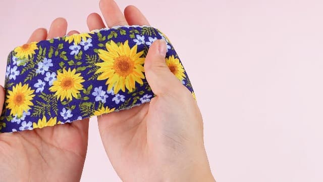 Kingdder 70 Pcs Sunflower Jelly Fabric Quilting Strips, Patchwork Roll 2.55 Inch Roll up Cotton Patchwork Jelly Fabric Craft for Quilters and Sewing DIY Crafts