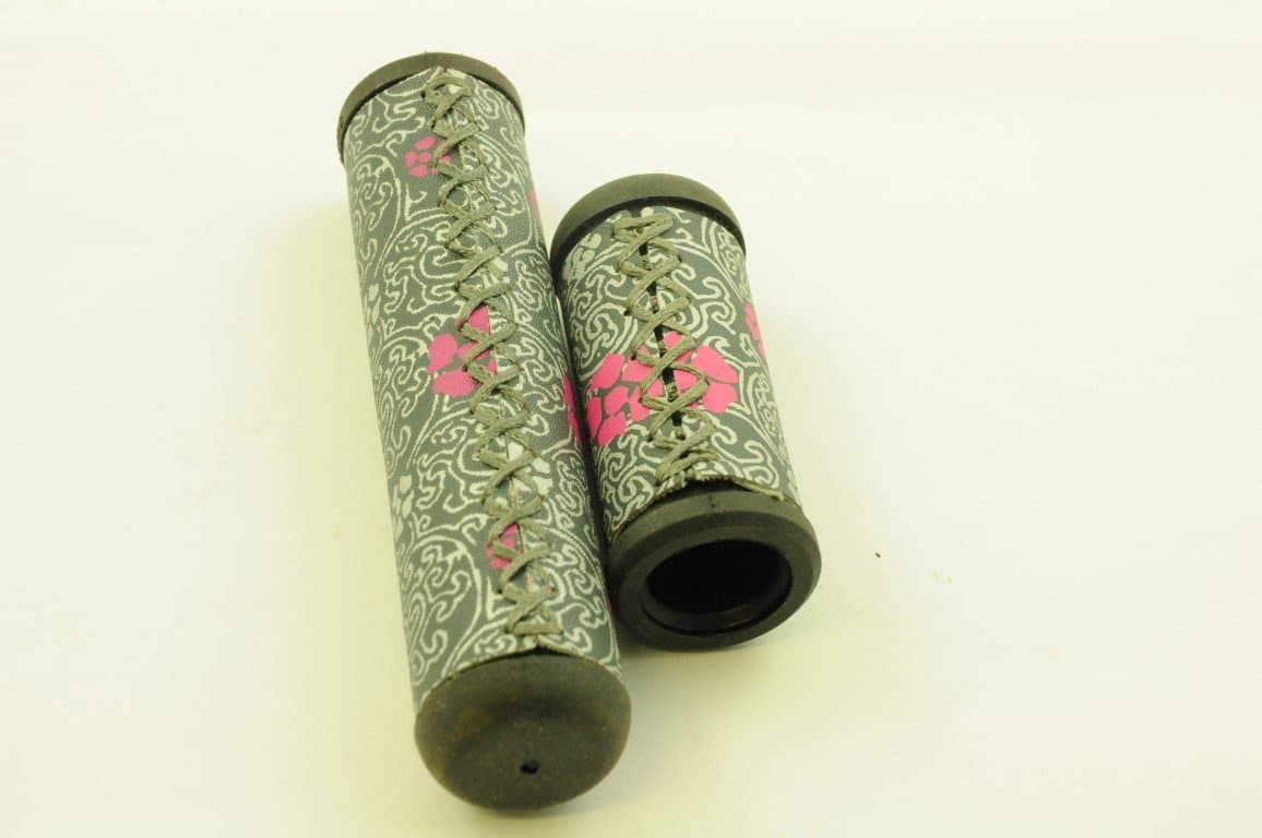 PAIR LUXURY (75mm + 125mm) STITCH PATTERN HANDLEBAR GRIPS REVOSHIFT TWISTGRIP 5, 6, 7/8 S