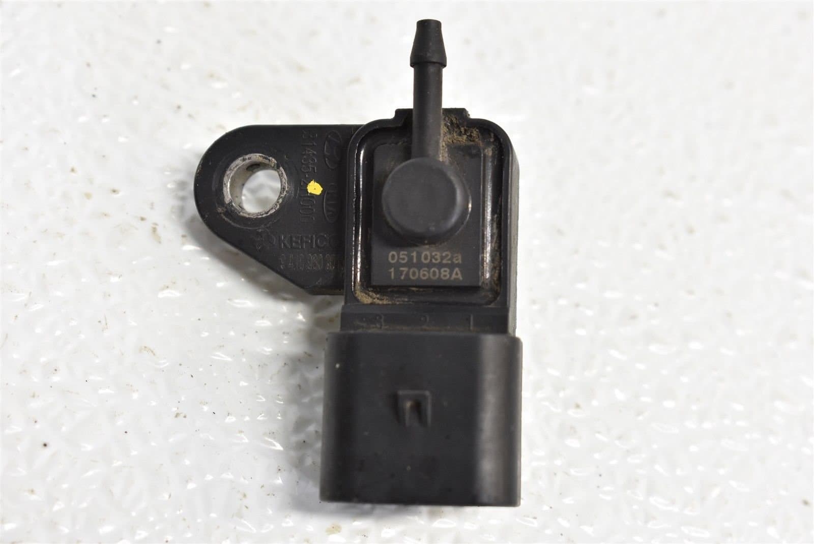 HYUNDAI Genuine 31435-2H000 Fuel Tank Pressure Sensor