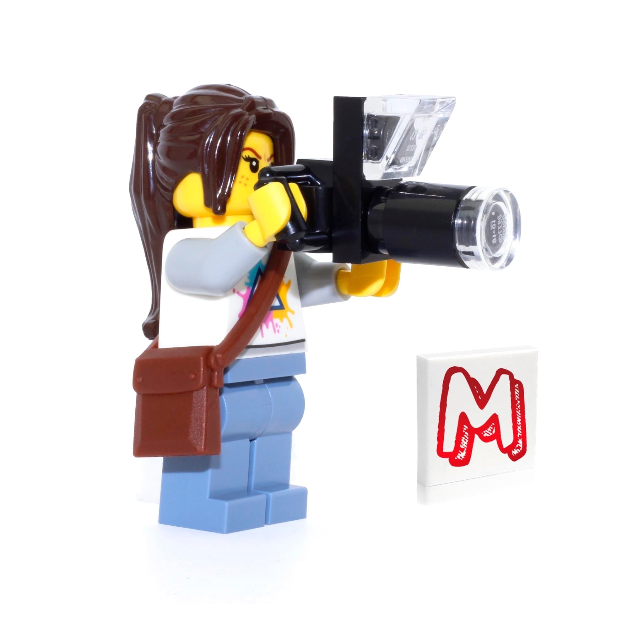 Outdoor Minifigure: Nature Photographer (Female with Long Lens Camera) 60202