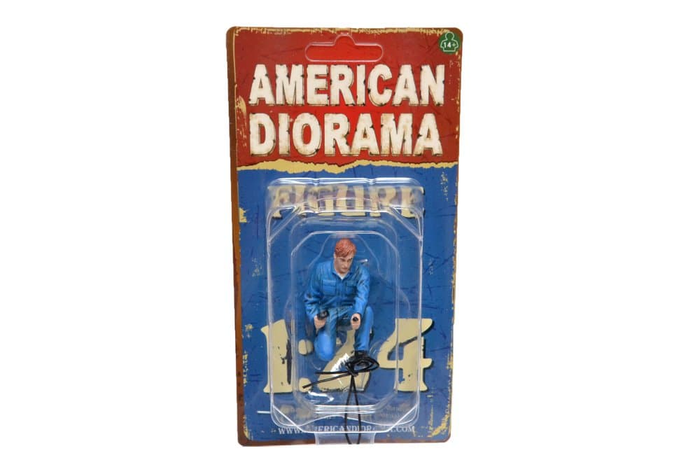American DioramaMechanic Tony Inflating Tire Figurine for 1/24 Scale Models