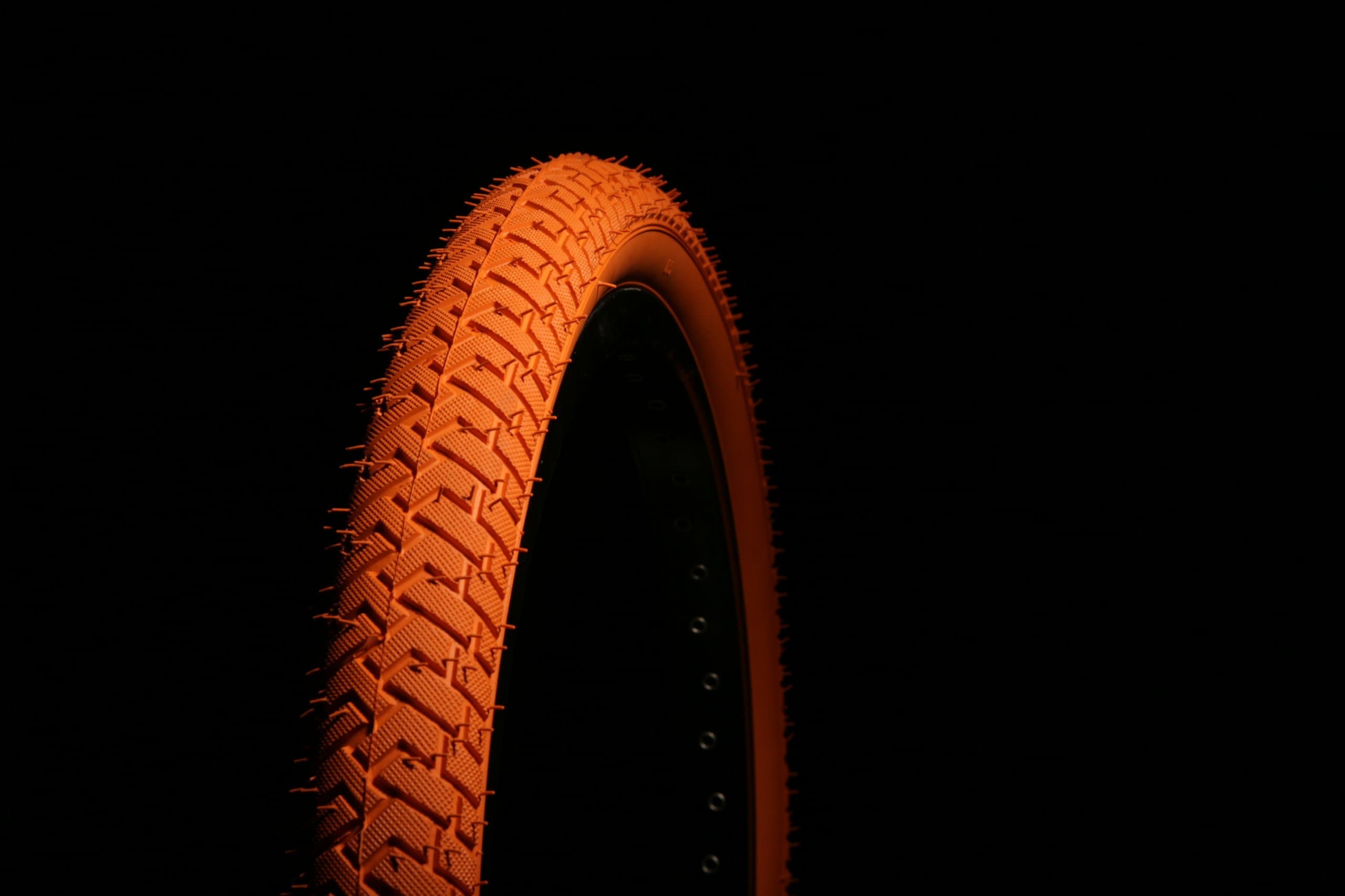 CURIO UK ORANGE BMX TYRE TIRE LS214 20 X 2.125 RAMP STREET THREAD