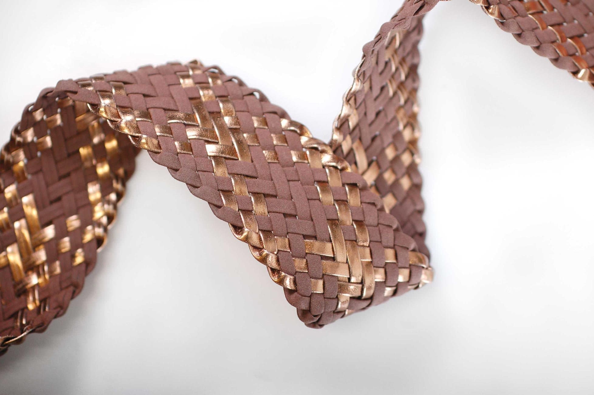 Neotrims Leatherette Woven Herringbone Weave Plaited 5cm Wide Strap Trimming for Coach Pram Accessories, Fastening, Belt Making, Tie Backs, Bag Handles. Beautiful Metallic Semi-Gloss Handcrafted Criss Cross Pattern. Matte Black, Antique Bronze Metallic & Mock Suede with Metallic Gold Colour Options.