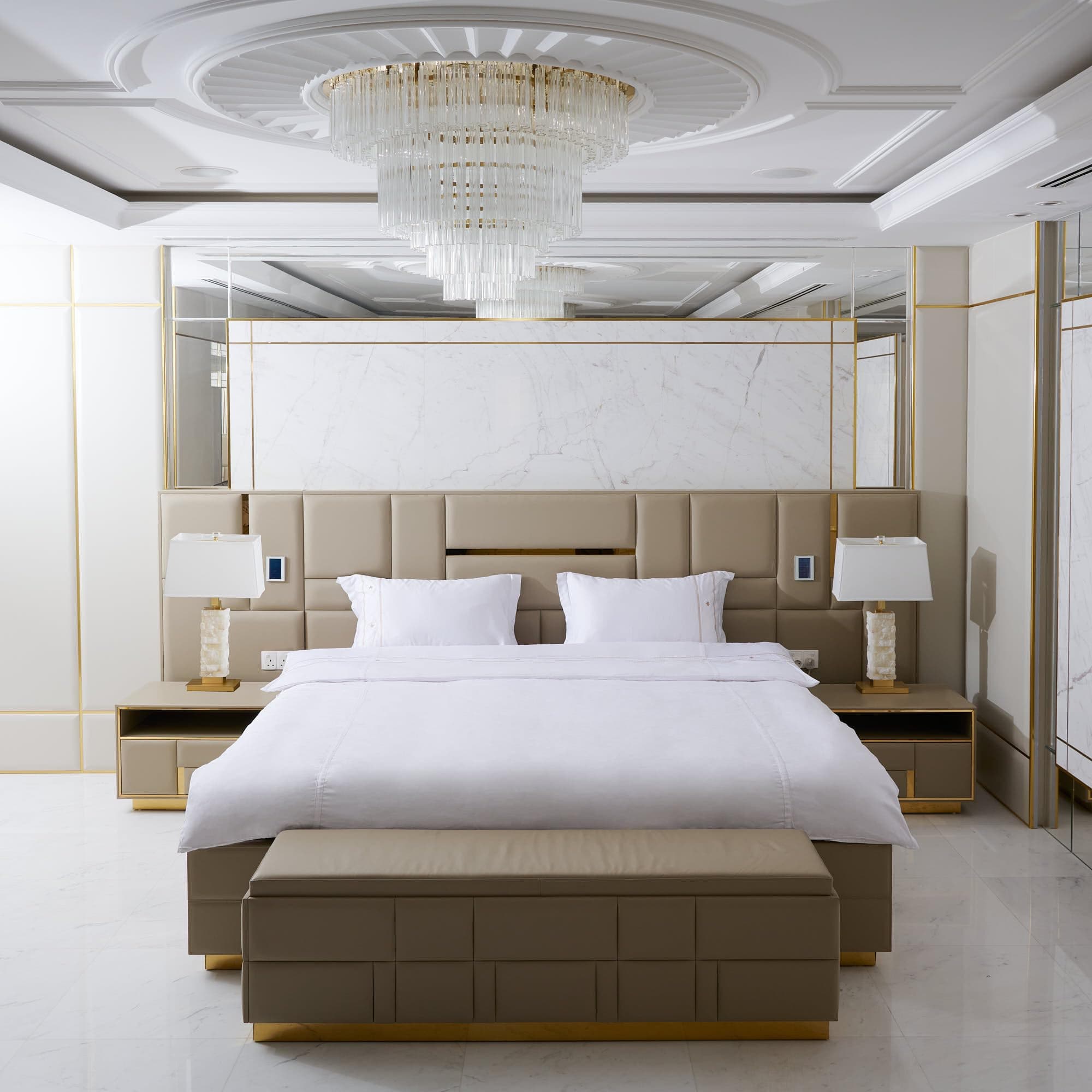 Luxury Duvet Cover Set, 4-pieces, 600 Thread Count, 100% Egyptian Cotton, Embroidered, Sateen feel and Look (Super King)