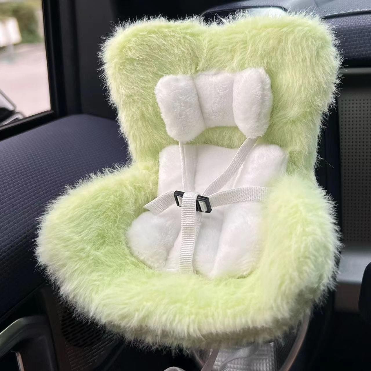 Doll Car Seat for Dolls, Green, 1:12 Scale, ABS Material, Air Vent Clip, Desktop Stand, Cute Car Ornament for Doll Fans & Collectors