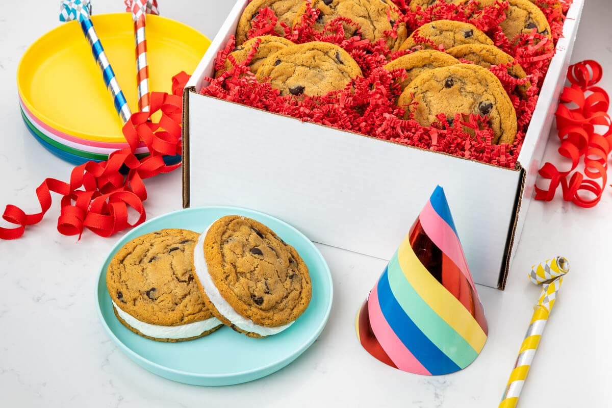 Great American Cookies Double Doozie™ Kit – Chocolate Chip - Baked Daily, Hand Scooped and Never Frozen - Great for birthday, parties, or corporate gifts