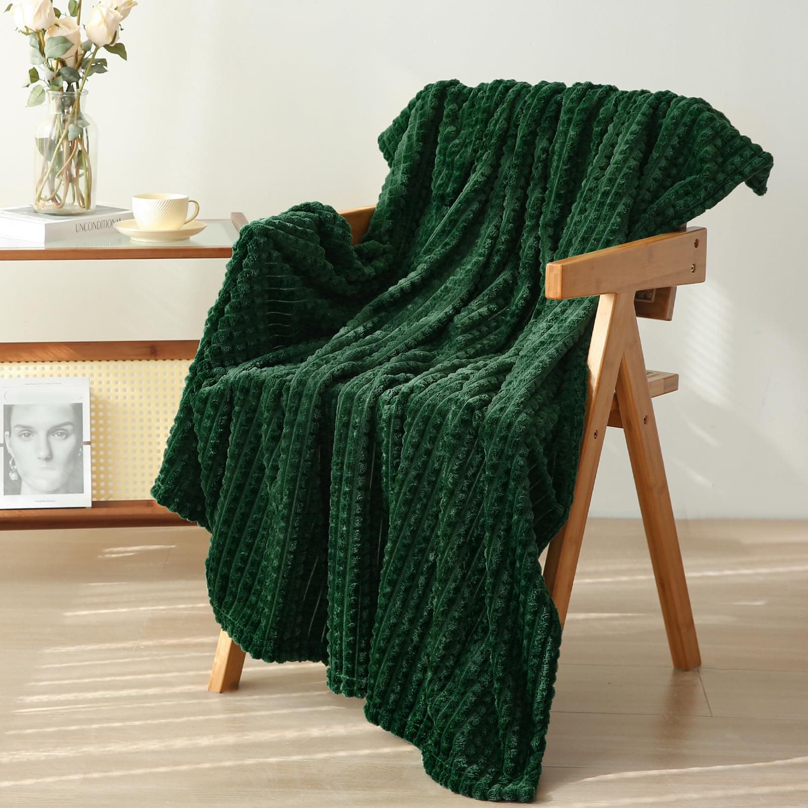 Puncuntex Green Throw Blanket 50"×60" Decorations Fleece Super Soft Plush Fuzzy Cozy Blanket with Square 3D Jacquard Grid Design Luxury Lightweight for Couch Sofa Chair,Dark Forest Green