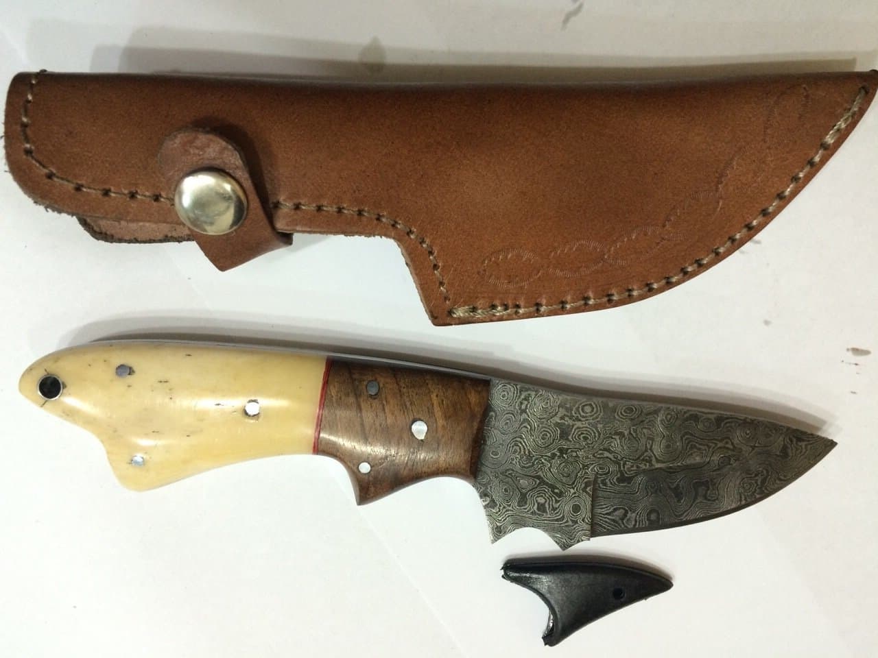 Macs Knife Club Handmade Damascus Hunting Knife - Beautiful Camping Knife ,8" long With Blade Size Is 3.5" and Handle Size Is 4.5" Comes With Free Leather Sheath-17005