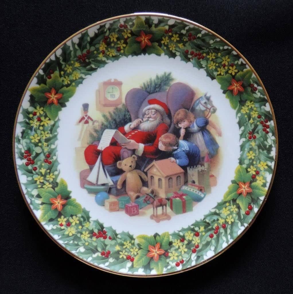 ROYAL ALBERT christmas plate 1999 - SANTS LITTLE LIST-BNIB -UK MADE - RETIRED