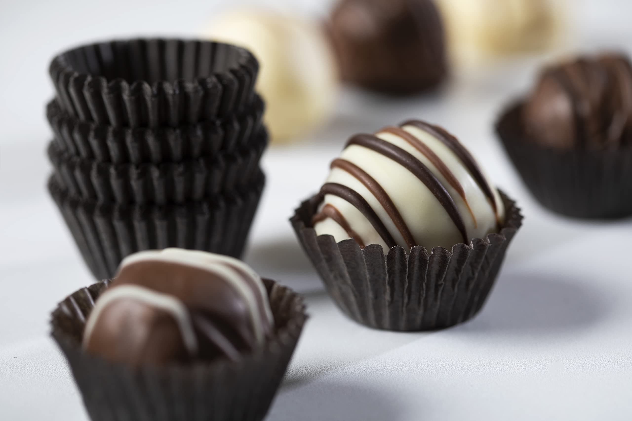 Pastry Chef's Boutique Glassine Chocolate Brown Paper Candy Cups No.4-1''x3/4'' - Brown - 200pcs