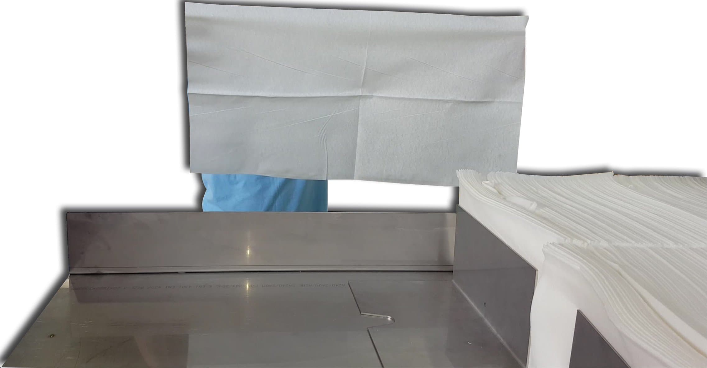 100 Disposable Non-Woven Manicure Towels - 30 x 40 cm