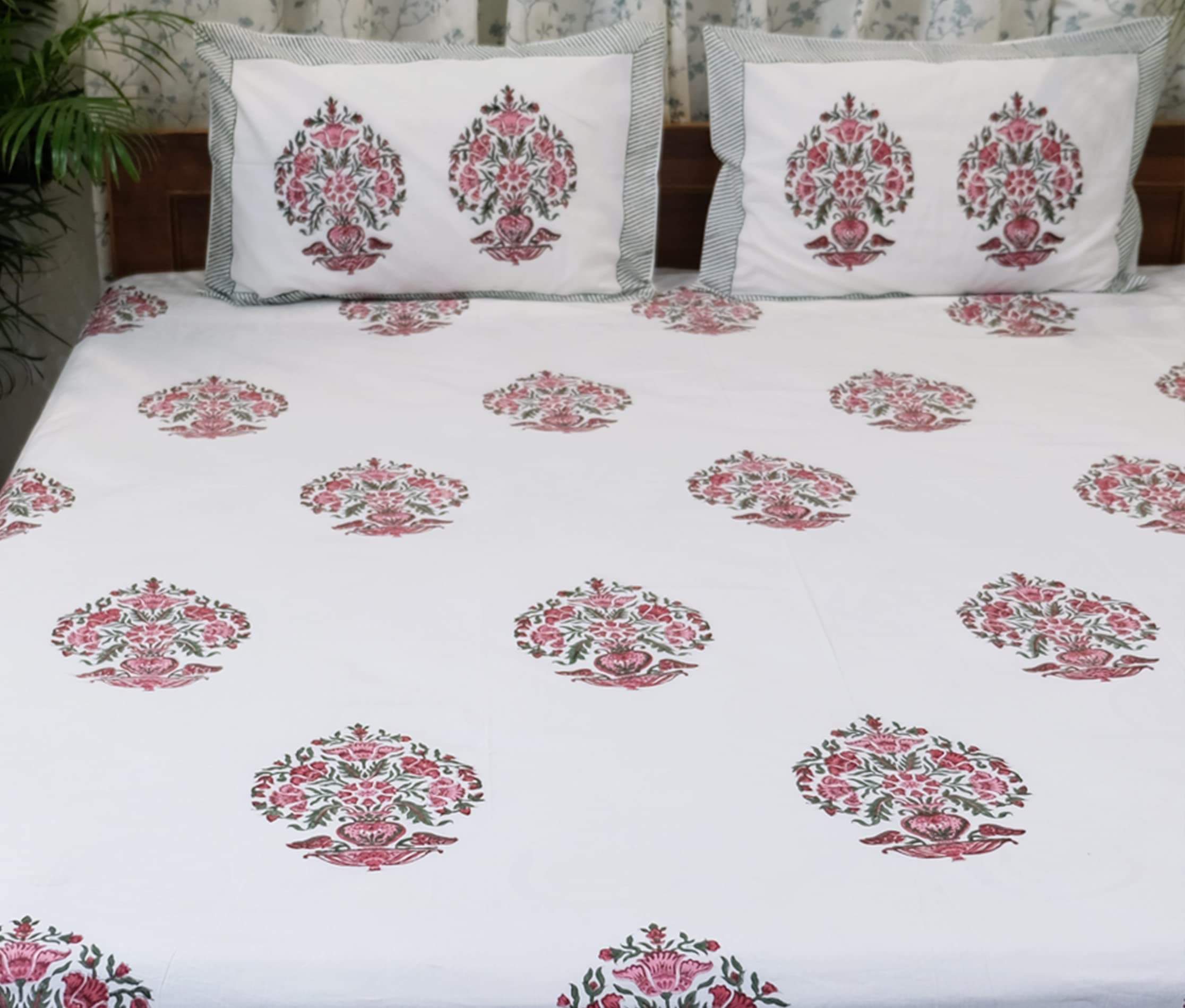 Design Gaatha Off White & Pink Floral Hand Block Printed Percale Cotton King Bedsheet with 2 Pillow Covers