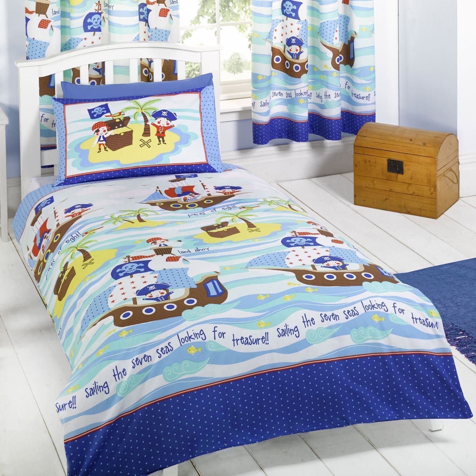 Pirates Seven Seas Junior Duvet Cover and Pillowcase Set
