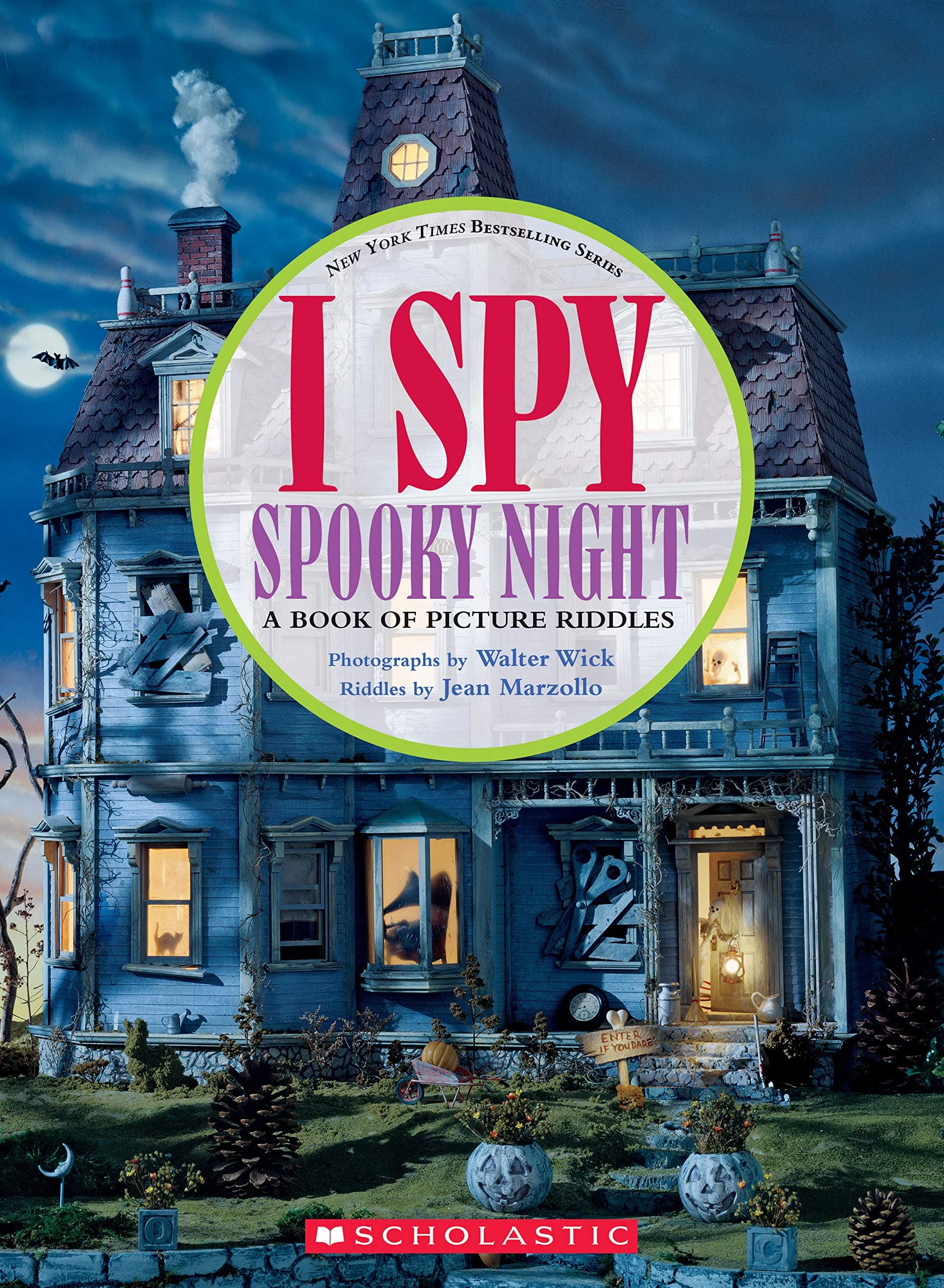 Cartwheel I Spy Spooky Night: A Book of Picture Riddles