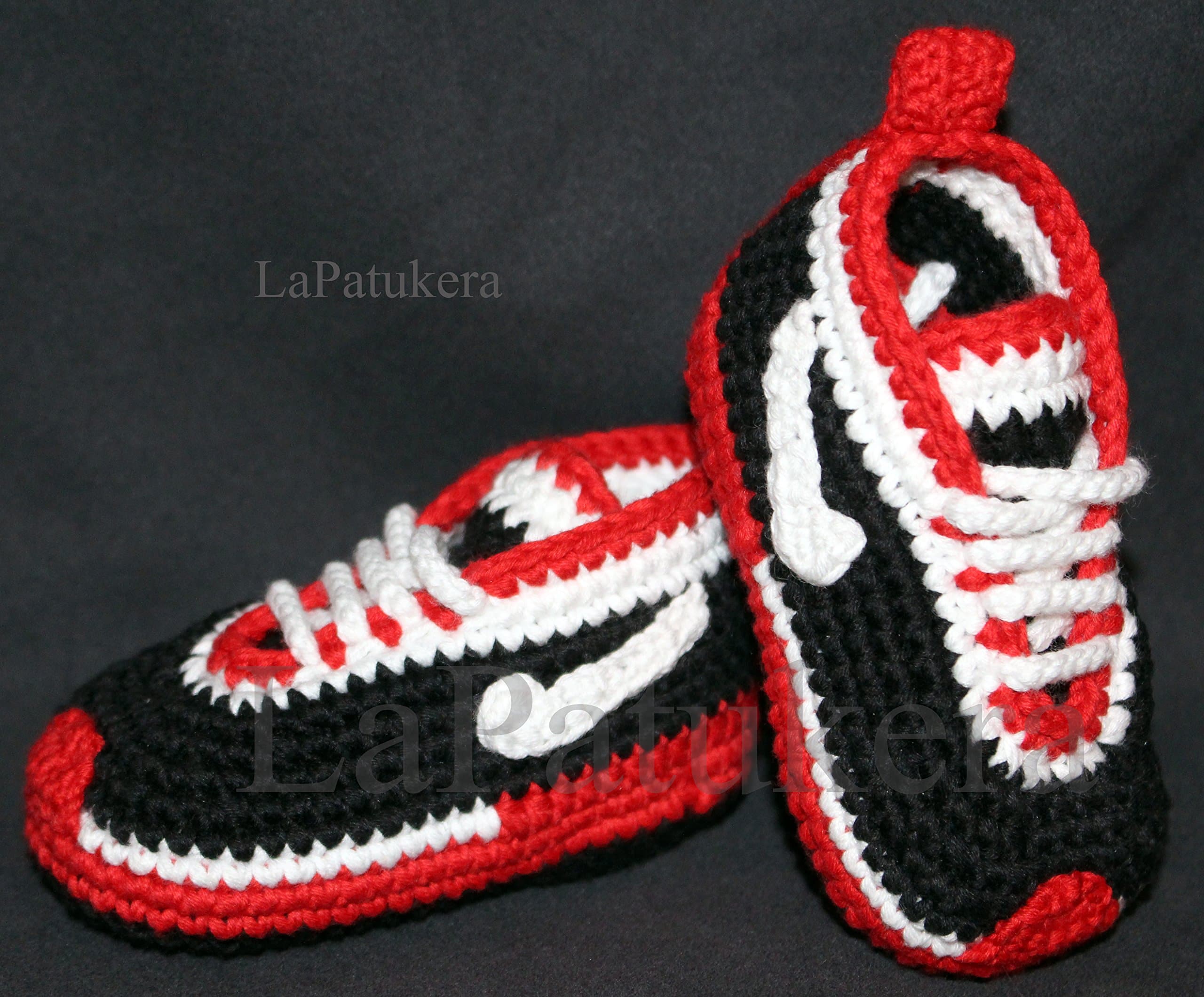 Baby trunks crochet, Unisex. Nike Style. Color Black/Red, 100% cotton, sizes 0, up to 12 months. Hand made in Spain.