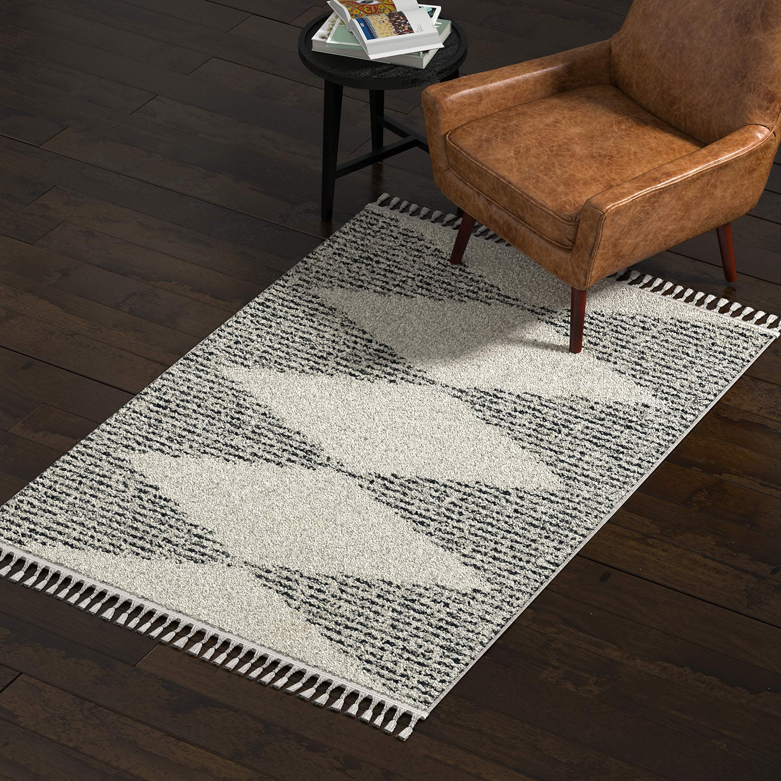 Amazon Brand – Rivet Contemporary Polypropylene Area Rug, 4 x 6 Foot, Ivory