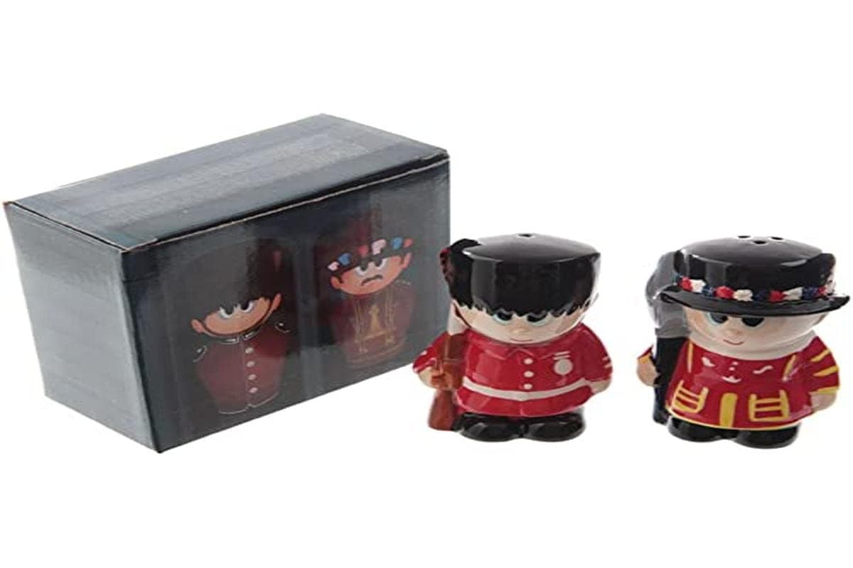 Puckator London Guardsman & Beefeater Ceramic Salt & Pepper Set