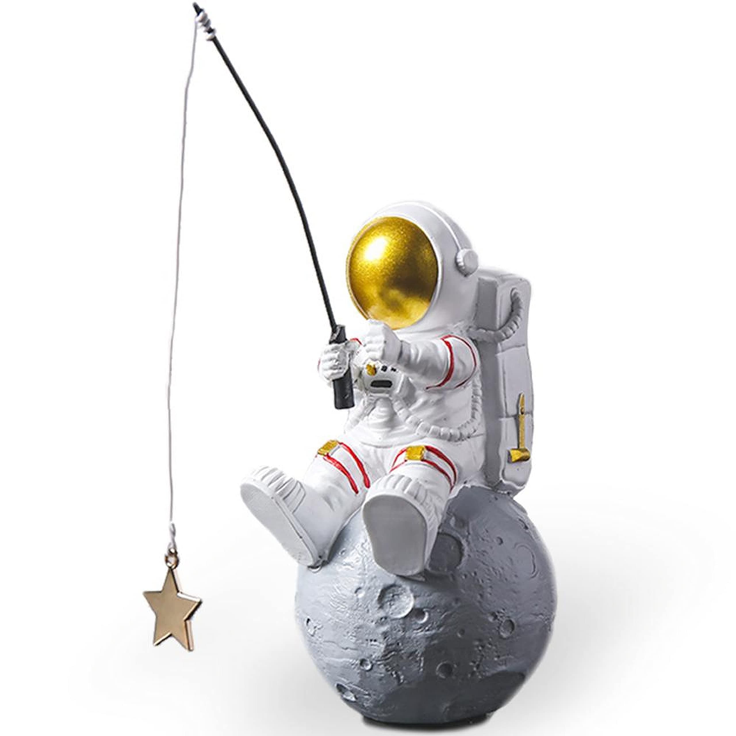 Astronaut Figurine Statue, Astronaut Fishing Star Figure Sculpture for Desktop & Tabletop Decor, Resin Spaceman Planet Desk Ornament for Outer Space Themed Bedroom Decor, Cake Toppers Decoration Model