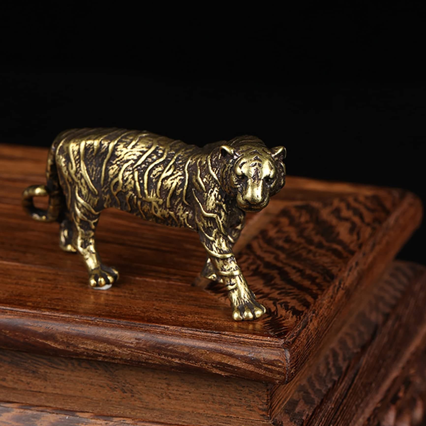Brass Statue Walking Tiger Feng Shui Brass Statue Zodiac Animal Talisman Tearoom Desk Office Decor Bronze Animal Figurine Yoga Room Garden Meditation Ornament for Success Prosperity