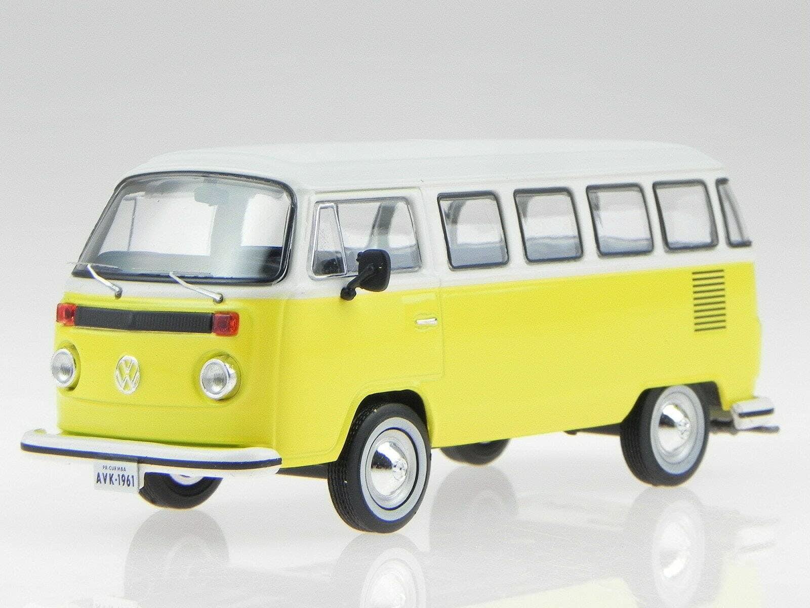 Triple 9 T9-43021 Miniature Collectible car, Yellow/White
