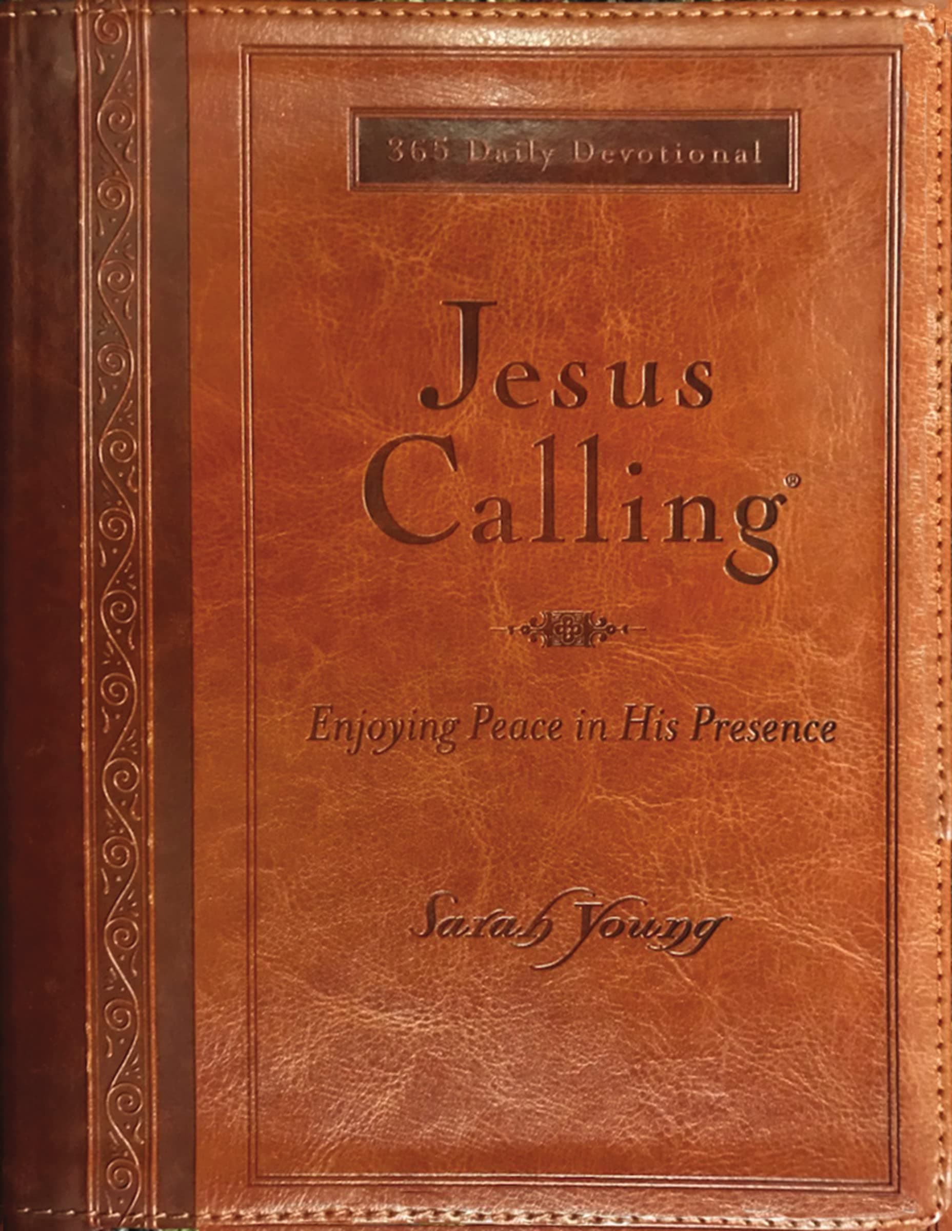 Jesus Calling, Large Text Brown Leathersoft, with Full Scriptures: Enjoying Peace in His Presence (A 365-Day Devotional) – The Perfect Christian Gift for Lent and Easter