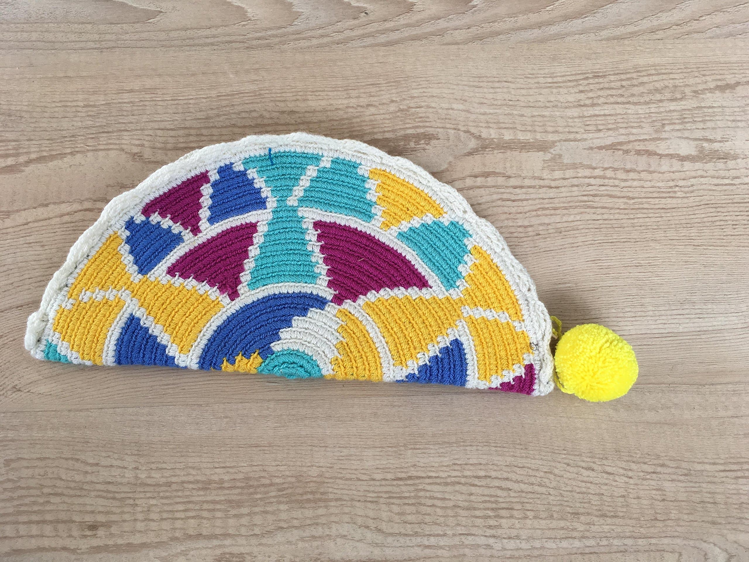 HANDWOVEN CLUTCH MADE BY COLOMBIA'S WAYUU PEOPLE. 100% ORIGINAL & AUTHENTIC